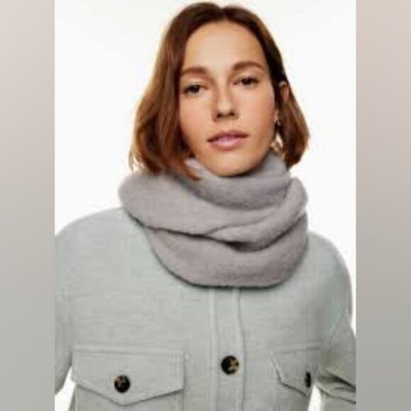 Aritzia Wilfred Free Merino Wool Soft Grey Chunky Infinity Snood Circle Scarf - Picture 1 of 5